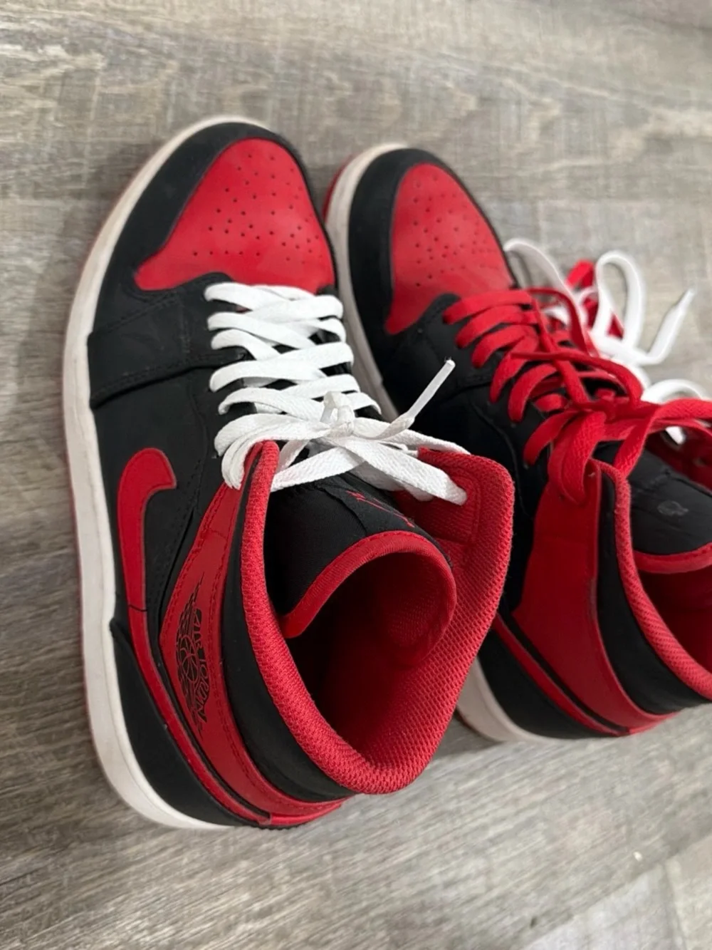 Men’s size 9 Jordan Mid-Top Sneakers in Black and Red